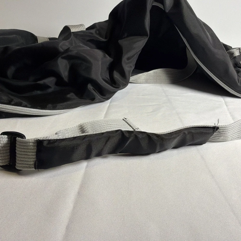 Nike XL Duffle Bag with Adjustable Shoulder Strap Black/grey 28
